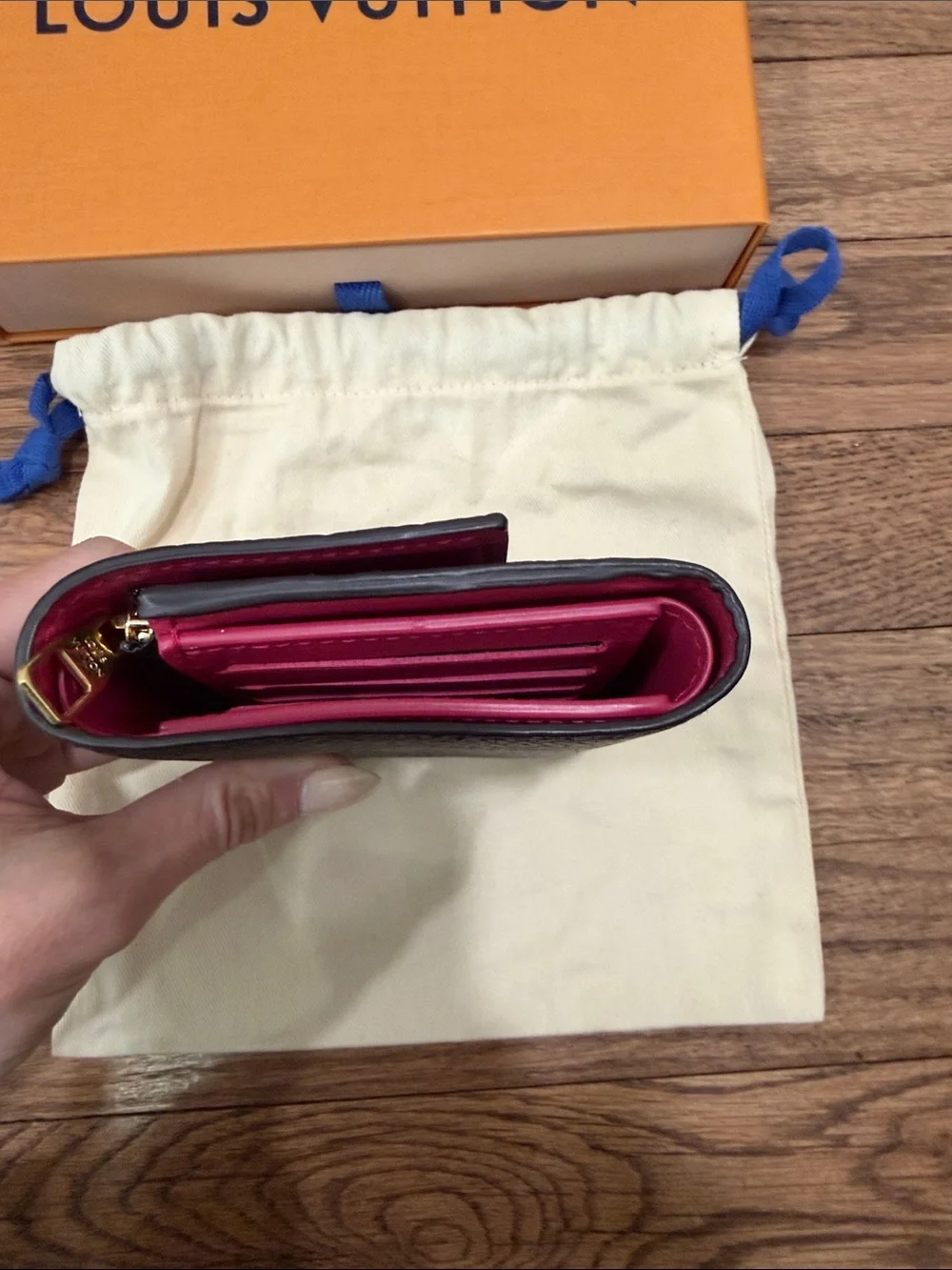 Louis Vuitton Capucines Compact Wallet Black - Picture 7 of 11